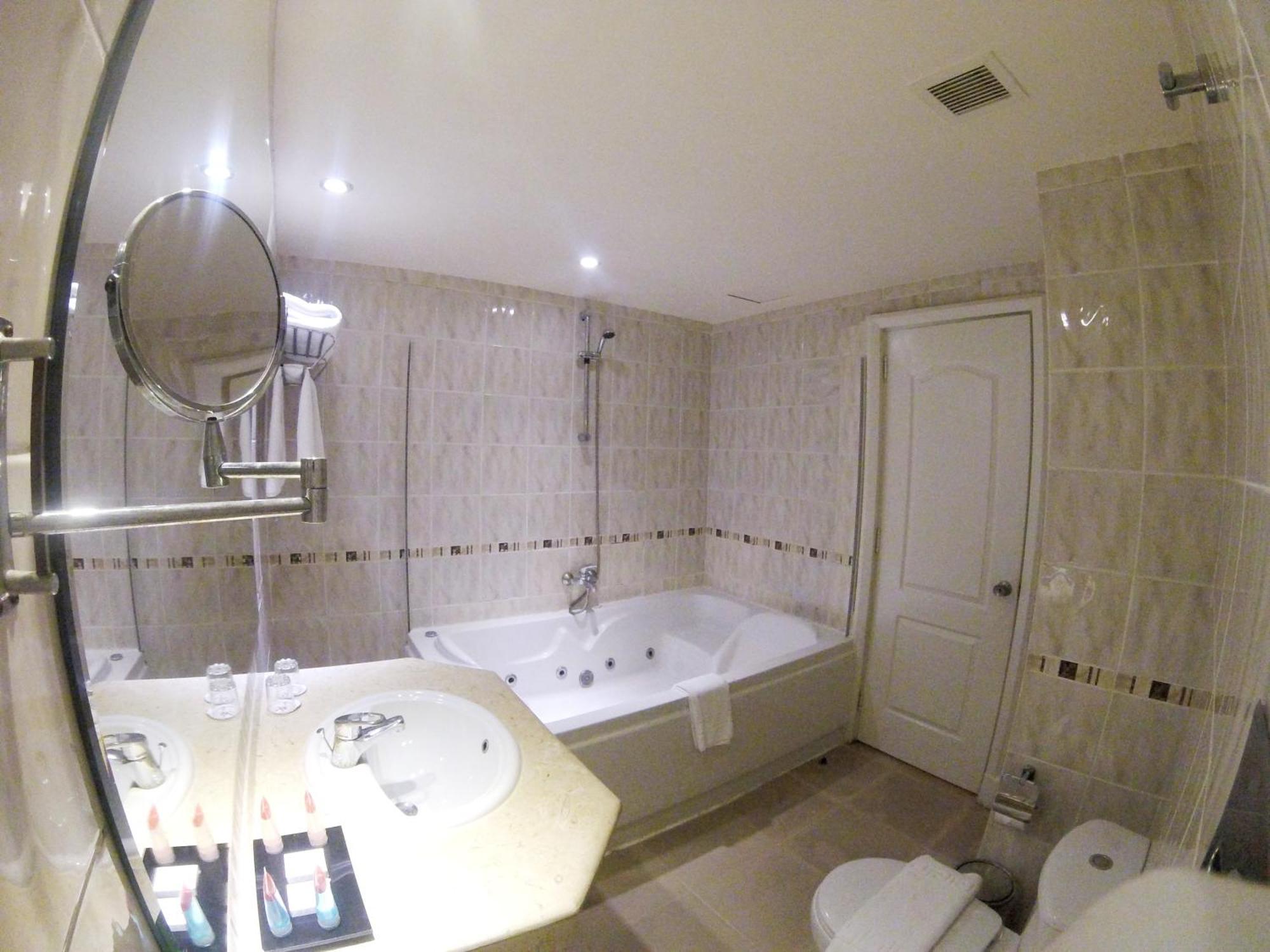 מלון שארם א-שייח Xperience Kiroseiz Aquapark Premier-Naama Bay חדר תמונה Bathroom